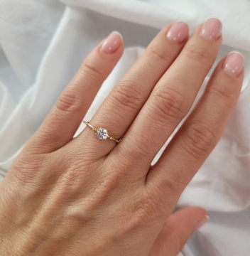 Inel Delicat Aur 8K cu Pietre Albe - Eleganță Subtilă - Img 6