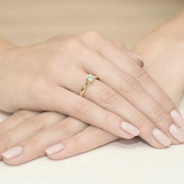 Inel Aur 9K cu Safir Alb 0.60 ct si Diamante Naturale 0.01 ct - Img 4