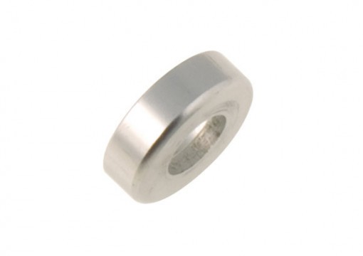 Locking spacer for HST stub axle