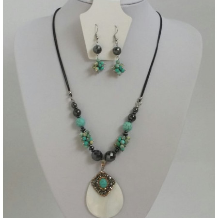 Set din turcoaz, hematit, regalit, pandantiv sidef si snur piele