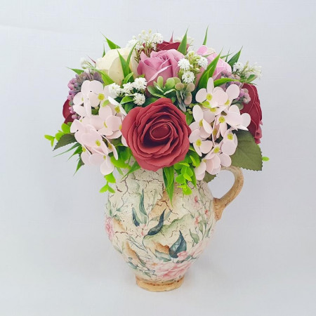 Aranjament pentru 8 Martie cu flori de sapun in cana ceramica (cod 1843)