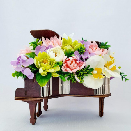 Aranjament floral in cutie 'Pian"- (cod 1685)