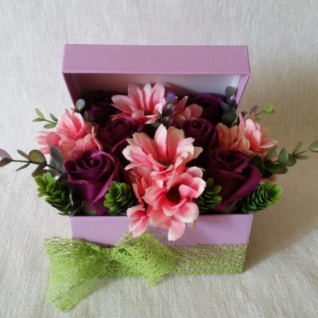 Aranjament flori artificiale-cutie patrata (cod 1037)