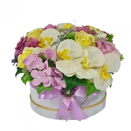 Aranjament floral cu trandafiri si orhidee (cod 1658)