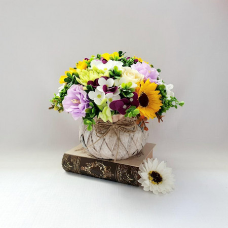 Cos rustic cu flori de sapun -galben-lila (cod 1649)