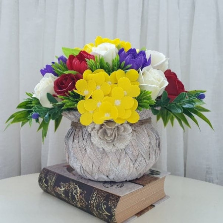 Aranjament flori de sapun in cosulet rustic (1200)