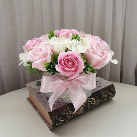 Aranjament flori de sapun-roz-cutie rotunda (cod 1234)