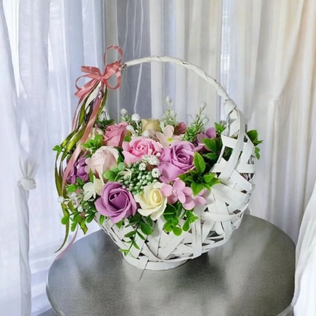 Aranjament de 8 Martie cu flori de sapun (cod 2210)