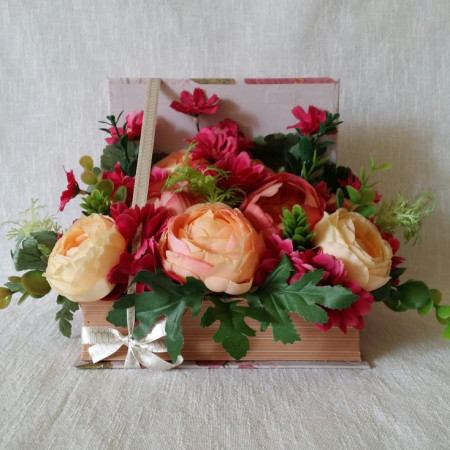 Aranjament flori artificiale-cutie tip carte (cod 1036)