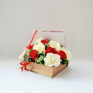 aranjament floral in cutie carte 1579