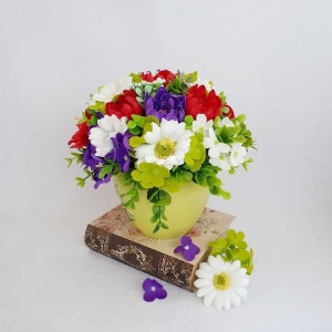 Aranjament floral cu diverse flori de sapun-vas ceramic verde (cod 14995