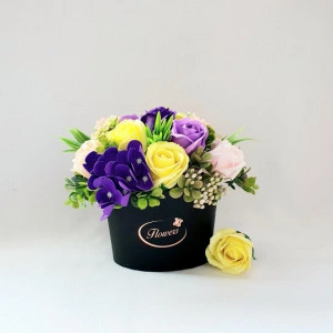 Aranjament floral cu flori de sapun- cutie ovala (cod 1581)