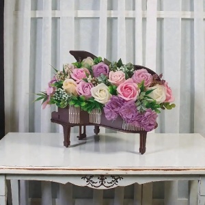 Aranjament floral -cutie pian (cod 2363)