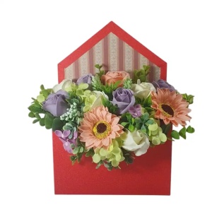 Aranjament floral-cutie plic (cod 2233)poza 4