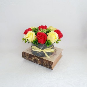 Aranjament floral din flori de sapun (cod 1464) 8002