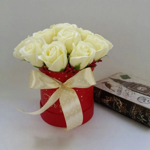 Aranjament floral din trandafiri de sapun in cutie cilindrica (cod 1128)