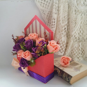 Aranjament flori de sapun in cutie plic 20