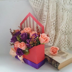 Aranjament flori de sapun in cutie plic 20