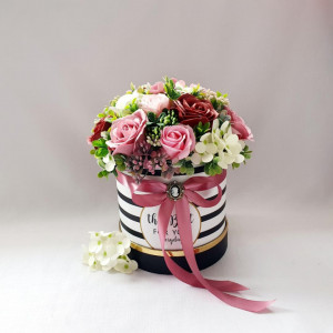 Poza Aranjament floral in cutie cilindrica  (cod 1650)1