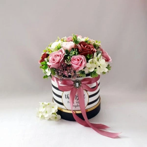 Poza Aranjament floral in cutie cilindrica  (cod 1650)1