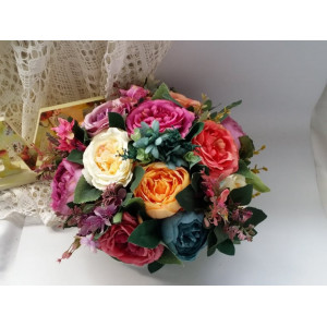 Aranjament floral din trandafiri si bujori 9