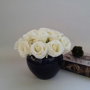 Aranjament floral din trandafiri de sapun crem 3