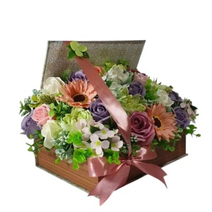 Aranjament pentru 8 Martie -cutie carte (cod 2190)poza1