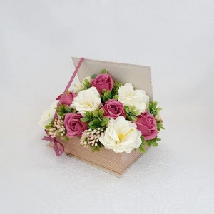 Cutie carte cu flori de sapun- (cod 1516)