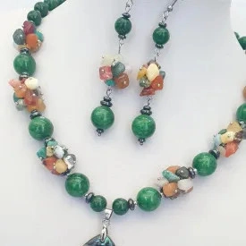 Set din margele de jad verde, pandantiv scoica paua abalone si chipsuri 2