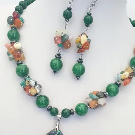 Set din margele de jad verde, pandantiv scoica paua abalone si chipsuri 2