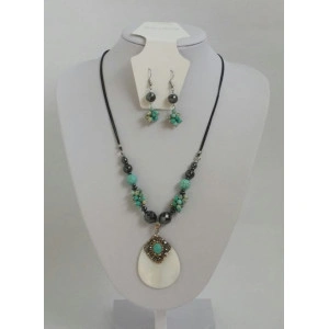 Set din turcoaz, hematit, regalit, pandantiv sidef si snur piele