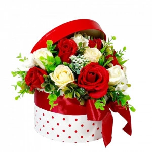 Aranjament din flori de sapun -cutie rotunda (cod 2012)