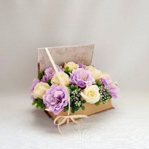 Aranjament din flori de sapun in cutie tip carte (cod 1423) 3