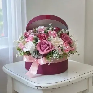 Aranjament floral cu trandafiri de sapun (cod 2367)