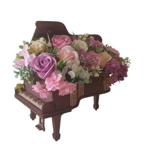 Aranjament floral -cutie pian (cod 2343)poza34