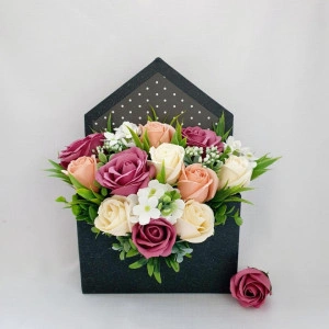 Aranjament floral-cutie plic (cod 1603)