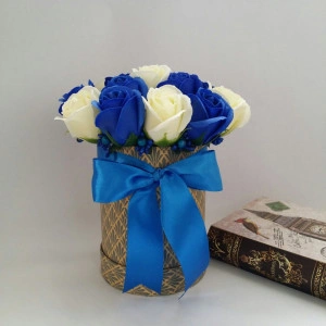 Aranjament floral din trandafiri de sapun in cutie cilindrica (cod 1124)