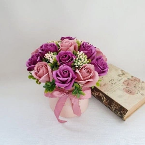 Aranjament floral- trandafiri de sapun marsala si roz prafuit (cod 1428) 2