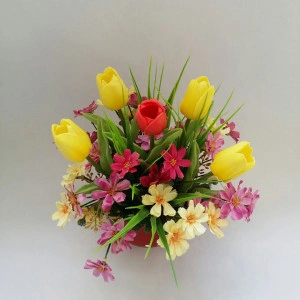 Poza aranjament floral din lalele si flori de camp 12