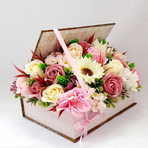Aranjament pentru 8 Martie -cutie carte (cod 1856)5