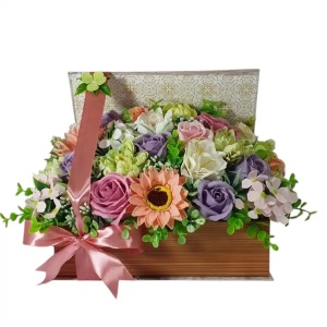 Aranjament pentru 8 Martie -cutie carte (cod 2190)poza6