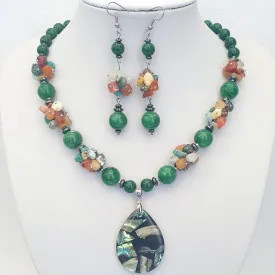 Set din margele de jad verde, pandantiv scoica paua abalone si chipsuri 3