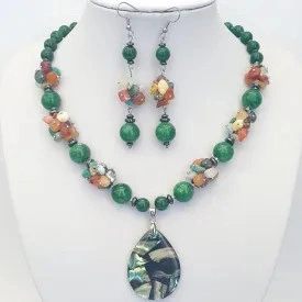 Set din margele de jad verde, pandantiv scoica paua abalone si chipsuri 3