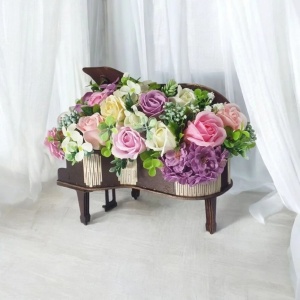 Aranjament floral -cutie pian (cod 2266)poza7
