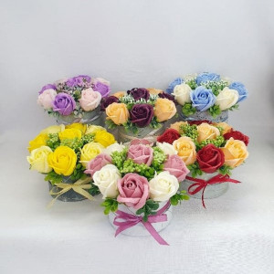 Aranjament floral din flori de sapun (cod 1463) 500