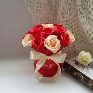Aranjament floral din trandafiri de sapun in cutie cilindrica (cod 1087)