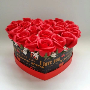 Aranjament floral din trandafiri de sapun in cutie inima (cod 1141)