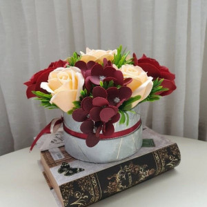 Aranjament flori de sapun  cutie rotunda (cod 1225) 5