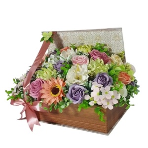 Aranjament pentru 8 Martie -cutie carte (cod 2190)poza4