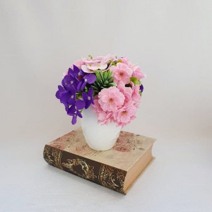 Aranjament din flori de cires, anemone si hortensii 100